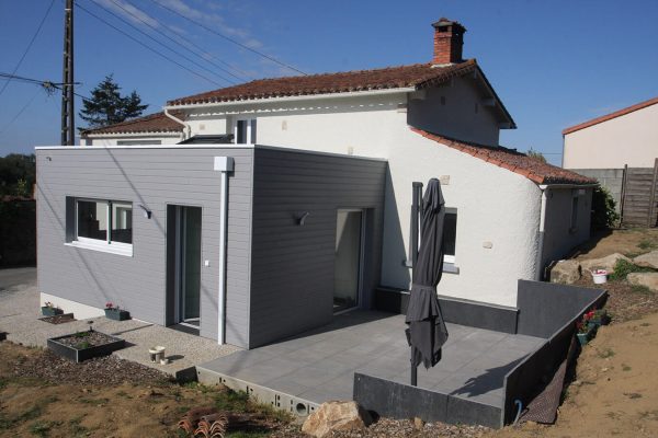 Réalisation d'une façade extérieure par BL ASSOCIÉS, peintre aux Herbiers