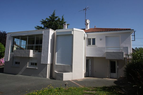 Réalisation d'une façade extérieure par BL ASSOCIÉS, peintre aux Herbiers