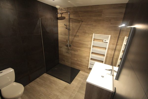 Réalisation d'une salle de bains par BL ASSOCIÉS, peintre aux Herbiers