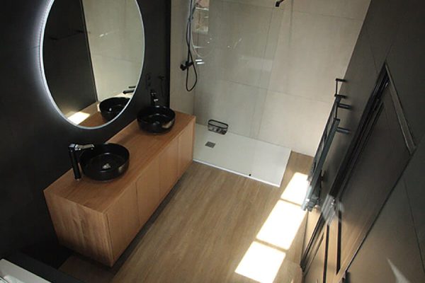 Réalisation d'une salle de bains par BL ASSOCIÉS, peintre aux Herbiers