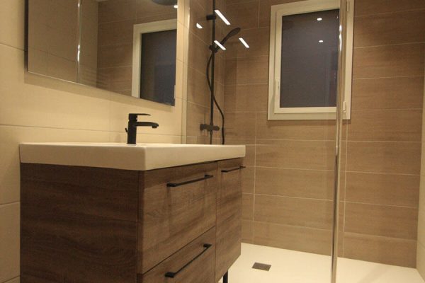 Réalisation d'une salle de bains par BL ASSOCIÉS, peintre aux Herbiers