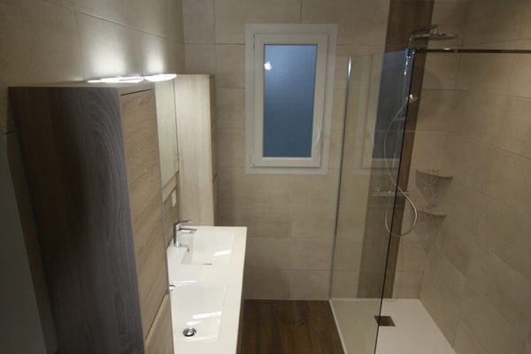 Réalisation d'une salle de bains par BL ASSOCIÉS, peintre aux Herbiers