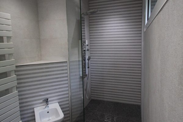 Réalisation d'une salle de bains par BL ASSOCIÉS, peintre aux Herbiers